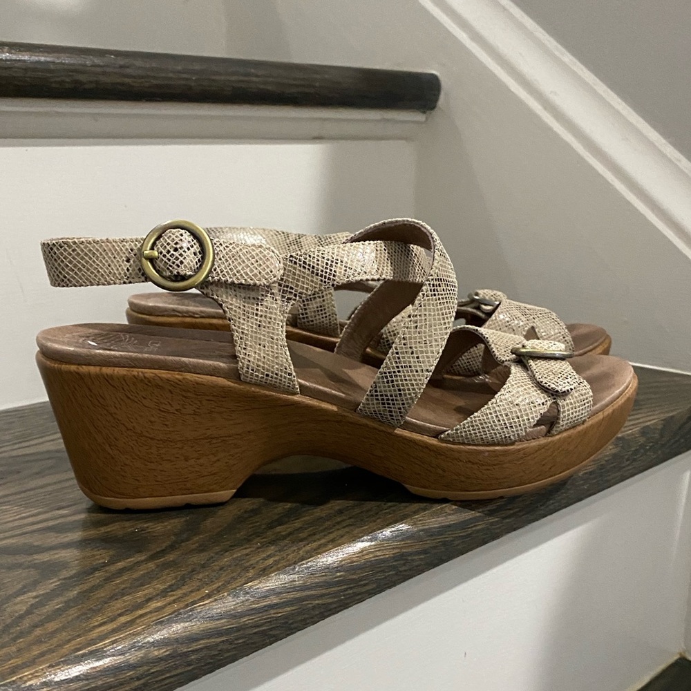 Dansko Adjustable Strap Wedges Sandals Open Toe shoe